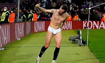 «Ξεβρακώθηκε» για τους φίλους της Μπαρτσελόνα ο Ράκιτιτς