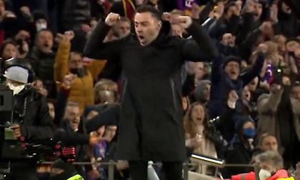 Έξαλλοι πανηγυρισμοί του Τσάβι στην γκολάρα-τρίποντο του Πέδρι