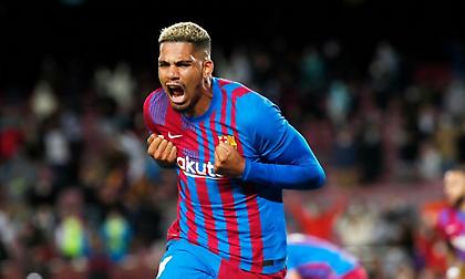 Τα βρήκε με Μπαρτσελόνα και ανανεώνει ο Αραούχο