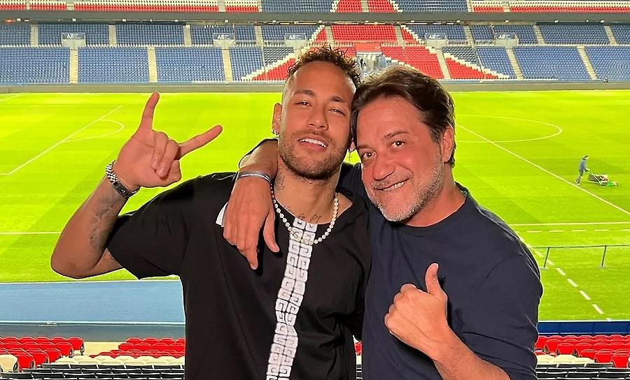 Ο... Αρτουρίτο είδε Παρί και φωτογραφήθηκε με Νεϊμάρ