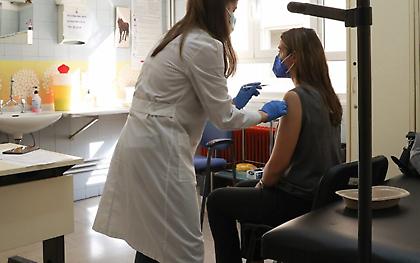 Εμβολιασμός: Τέταρτη δόση για τους άνω των 60 ετών