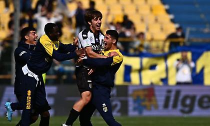 Ο Μπερναμπέ της Πάρμα έβαλε δύο απευθείας φάουλ σε 4 λεπτά