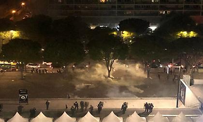 Νέα ένταση και χημικά έξω από το «Βελοντρόμ» - Περίμεναν τους οπαδούς του ΠΑΟΚ οι Γάλλοι