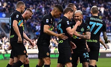 Ίντερ από… ημίχρονο και φορτώνει με άγχος Νάπολι, Μίλαν