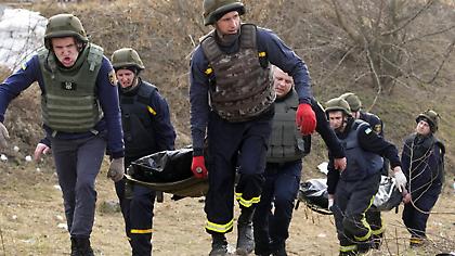 Ουκρανία: Ομαδικός τάφος με δεκάδες πτώματα βρέθηκε κοντά στο Κίεβο, λένε οι τοπικές αρχές