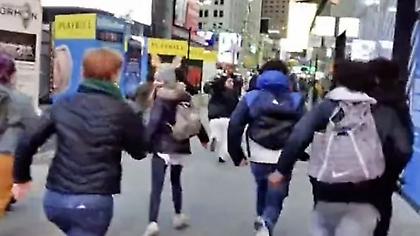 Νέα Υόρκη: Πανικός στην Times Square μετά από έκρηξη - Τουρίστες έτρεχαν τρομοκρατημένοι (video)