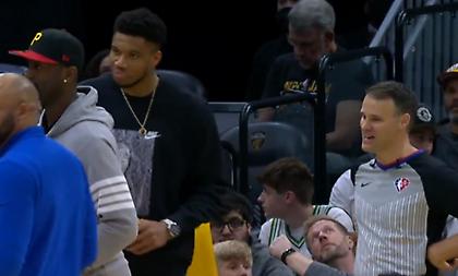 Επικός Αντετοκούνμπο, κέρασε... ποπ κορν τον διαιτητή!