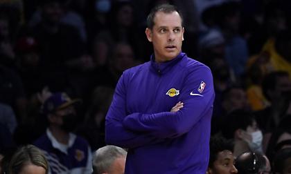 Επίσημο: Παρελθόν από τον πάγκο των Λέικερς ο Βόγκελ