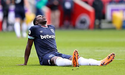 Γουέστ Χαμ: Πιθανό να μην αγωνιστεί ξανά στη φετινή σεζόν ο Ζουμά