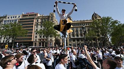 Τρομερές σκηνές στη Βαρκελώνη: 30.000 οπαδοί της Άιντραχτ ετοιμάζονται για «Καμπ Νόου»