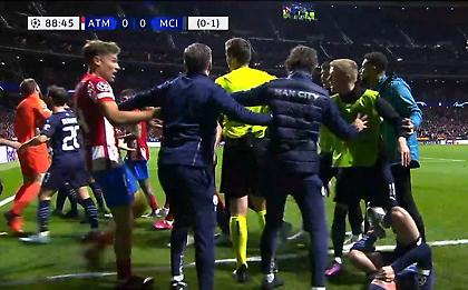 Γενική σύρραξη στο Ατλέτικο-Σίτι, μπήκε στο γήπεδο ο Σιμεόνε