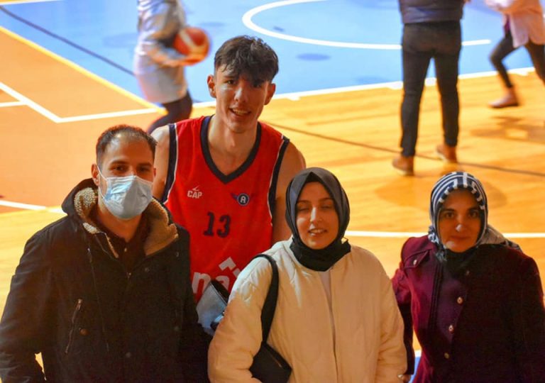 Αλή Μπουτσακτσή: Ο σέντερ που ανακαλύφθηκε σε σούπερ μάρκετ