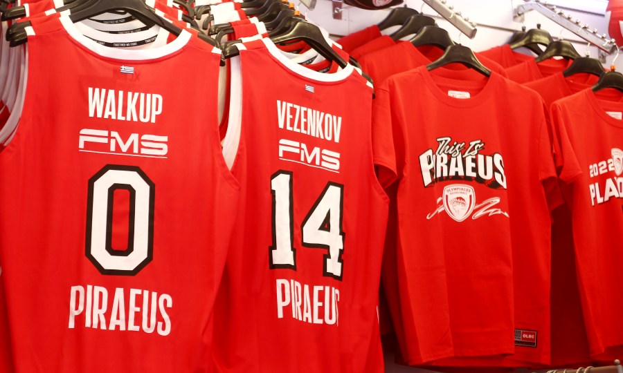 Ολυμπιακός: Αποθέωση για Βεζένκοφ και Γουόκαπ