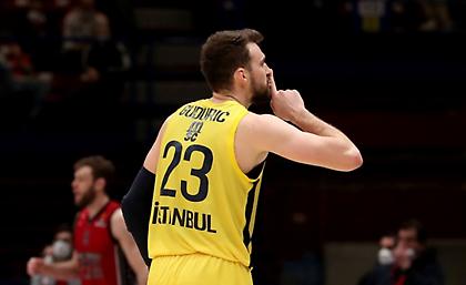 Σπουδαία ανατροπή κόντρα στην Τόφας και πρώτη θέση η Φενέρ παρέα με την Εφές