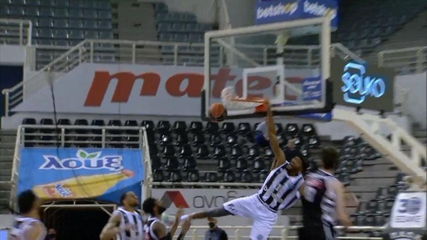 ΠΑΟΚ-Απόλλων Πάτρας: Το φοβερό κάρφωμα με ένα χέρι του Ρίβερς