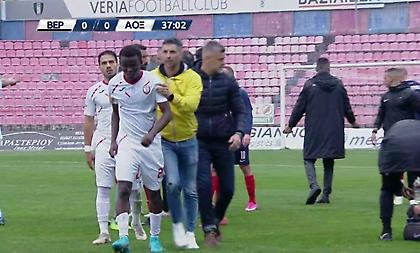 Βέροια-Ξάνθη: Η αποβολή του Αλί Μπαμπά για σπρώξιμο σε αντίπαλο