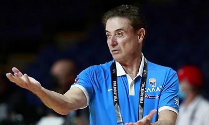 Πιτίνο για Ίρβινγκ: «Δε με νοιάζει αν πιστεύει περίεργες θεωρίες, είναι απίστευτος!»