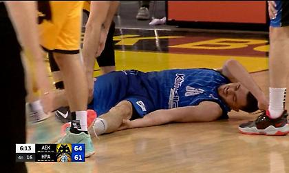 Αποχώρησε υποβασταζόμενος ο Παπαδάκης