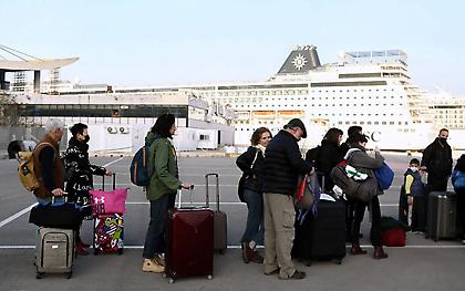 Πάσχα: Κορυφώνεται η έξοδος των εκδρομέων από τα λιμάνια του Πειραιά, της Ραφήνας και του Λαυρίου
