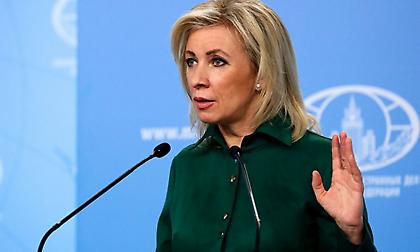 Ζαχάροβα: «Σας βοηθήσαμε να απελευθερωθείτε και εσείς απελαύνετε Ρώσους διπλωμάτες»!