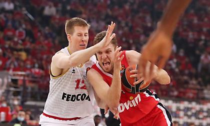 Κλέψιμο και επιβλητικό κάρφωμα ο Βεζένκοφ!