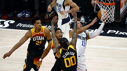 Το γύρισαν οι Μάβερικς κάνοντας break στην έδρα των Τζαζ