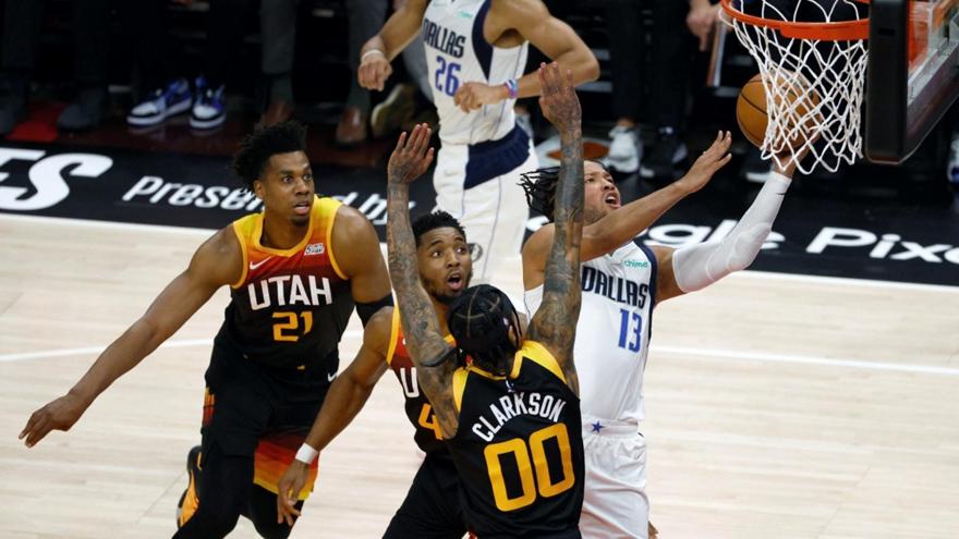 Τζαζ-Μάβερικς: 118-126