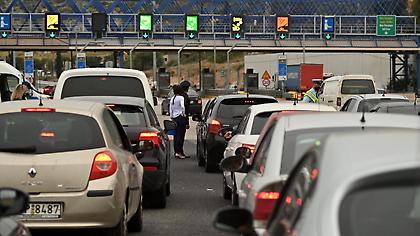 Αδειάζει η Αθήνα: Σε ποια σημεία είναι τώρα αυξημένη η κίνηση στις εθνικές οδούς