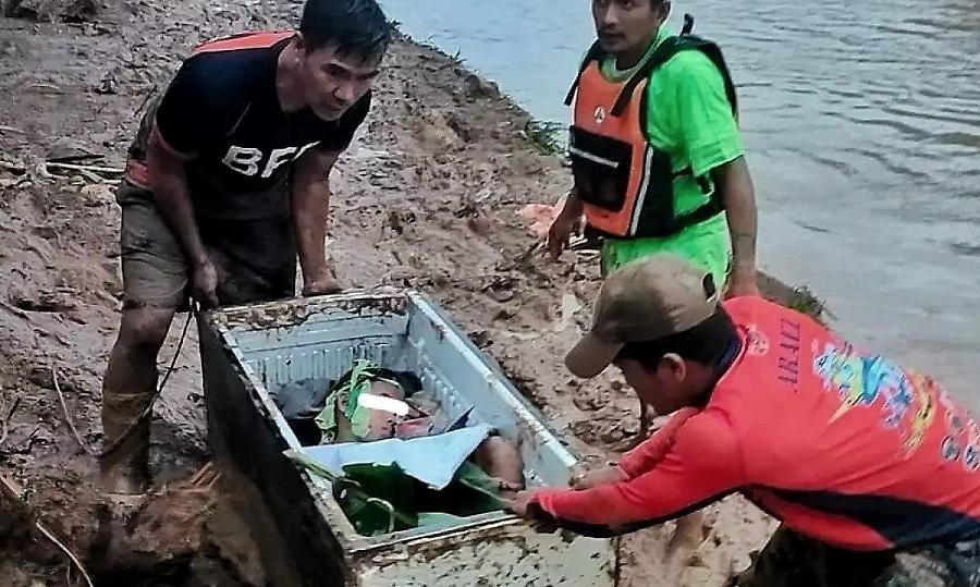 11χρονος επέζησε από πλημμύρα, αφού επέπλεε για 20 ώρες μέσα σε ένα ψυγείο