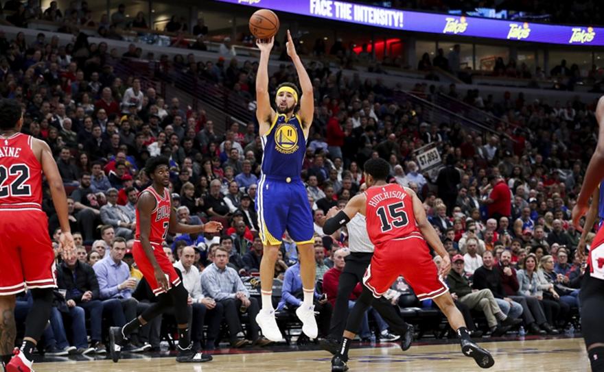 NBA: Τρίτος σε τρίποντα στα play-offs o Τόμπσον