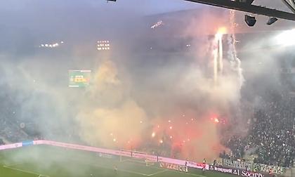 «Χαμός» από πυροτεχνήματα και καπνογόνα και προσωρινή διακοπή στο Σεντ Ετιέν-Μονακό