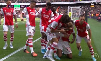Αιφνιδίασε τη Γιουνάιτεντ με γκολ του Ταβάρες στο 3' η Άρσεναλ