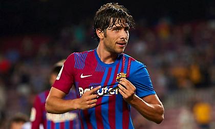 Μένει στην Μπαρτσελόνα ο Σέρτζι Ρομπέρτο
