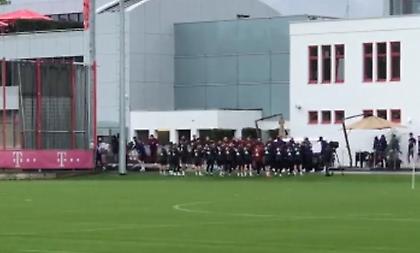 Οι υπάλληλοι και η ομάδα Νέων της Μπάγερν έκαναν... pasillo στους πρωταθλητές!