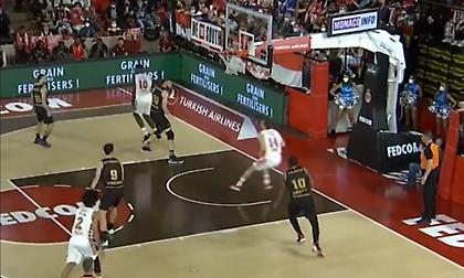 Τρομερή ασίστ του Φαλ και δυναμικό κάρφωμα του Βεζένκοφ