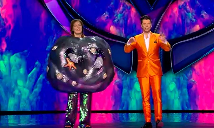 The Masked Singer: Ο Αχινός ήταν η... Γωγώ Τσαμπά