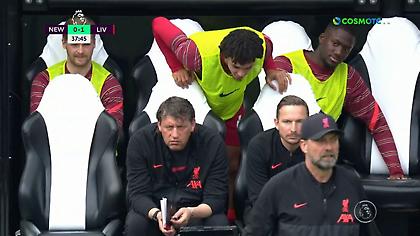 Το γέλιο του Αλεξάντερ-Άρνολντ μετά την εκτέλεση φάουλ του Χέντερσον!