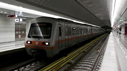 Από κιθάρες μέχρι πεθερές και παιδιά: Όσα ξεχνούν οι Αθηναίοι στο μετρό
