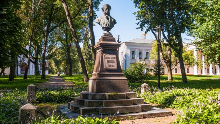 Ουκρανία: Αφαίρεσαν και κατέστρεψαν προτομή του Πούσκιν