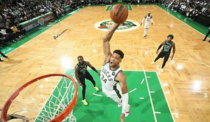 Γιάννης για φίλημα, άμυνα για σεμινάριο και μπρέικ των Μπακς στη Βοστώνη!