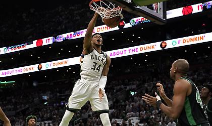 Τους τρέλανε ο Γιάννης: Απίθανο follow κάρφωμα με… ασίστ στον εαυτό του!