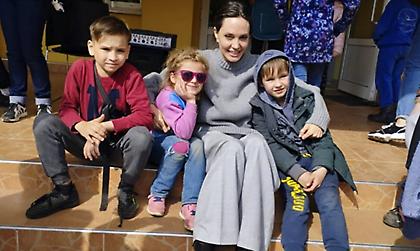 Αντζελίνα Τζολί: Επισκέφθηκε την Ουκρανία και συνομίλησε με παιδιά και πρόσφυγες
