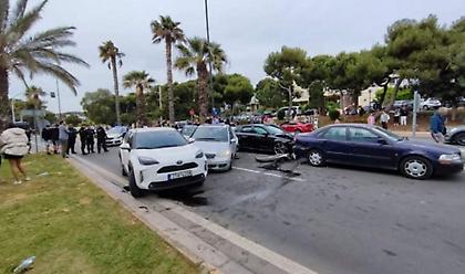 Ποσειδώνος: Καραμπόλα πέντε οχημάτων-4 ελαφρά τραυματίες