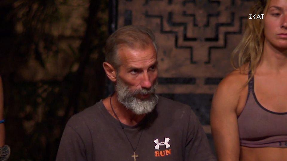 Survivor: Υποψήφιος ο Τάκης-«Ο άθλιος Μαρτίκας έχει μοιράσει κινητά για να τον ψηφίσουν»