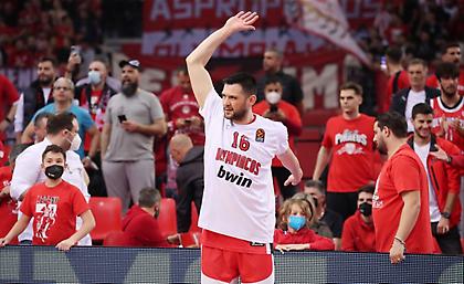 Έκλεισε τα... φώτα ο Παπανικολάου στον Μπέικον