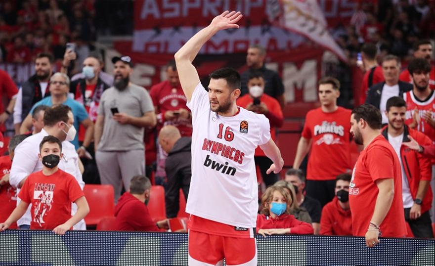 Έκλεισε τα... φώτα ο Παπανικολάου στον Μπέικον