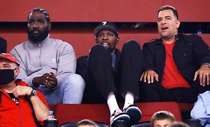 O Nτουράντ τραβούσε με το κινητό την «καυτή» ατμόσφαιρα στο ΣΕΦ