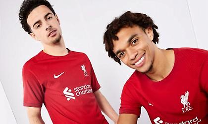 Παρουσίασε χωρίς Σαλάχ τη νέα της φανέλα η Λίβερπουλ
