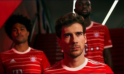 Με... Λεβαντόβσκι και Γκνάμπρι η παρουσίαση της νέας φανέλας της Μπάγερν