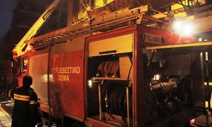 Χωρίς τις αισθήσεις του ανασύρθηκε άνδρας μετά από πυρκαγιά σε διαμέρισμα στη Λιοσίων